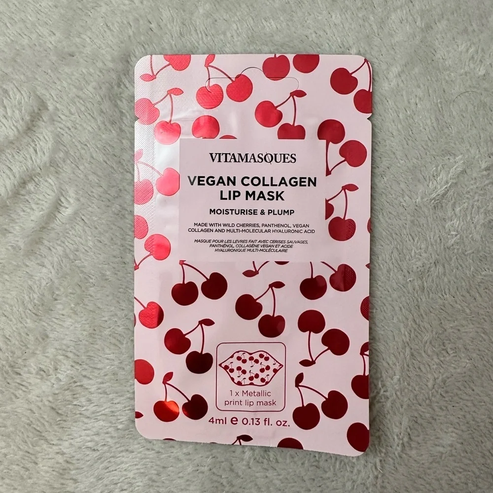 *Bundle* NIB Original MakeUp Eraser in Chill Blue + 2 Vegan Collagen Lip Masks